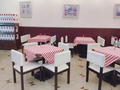 -红宝石·鲜奶小方·海派西点房(南丹店)