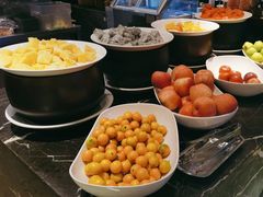 -广州万富希尔顿酒店·感趣自助餐厅·金秋蟹宴生蚝海鲜刺身