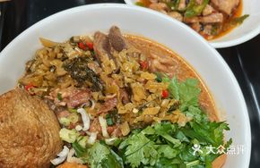 Golden Beef Shank Handmade Noodles