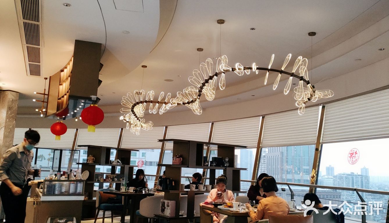 打卡广州旋转餐厅鼻祖