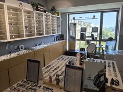 -天空之镜眼镜店蔡司依视路授权店(天通苑店)