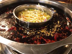 鸳鸯锅-邓莽子老火锅(中兴路总店)