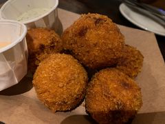 炸手撕猪肉球-瑞食酒馆 La Taverne Suisse