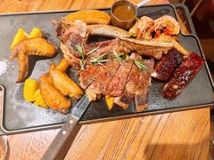长柄战斧牛排海陆拼盘-1886德国汽车餐厅(外滩中央店)