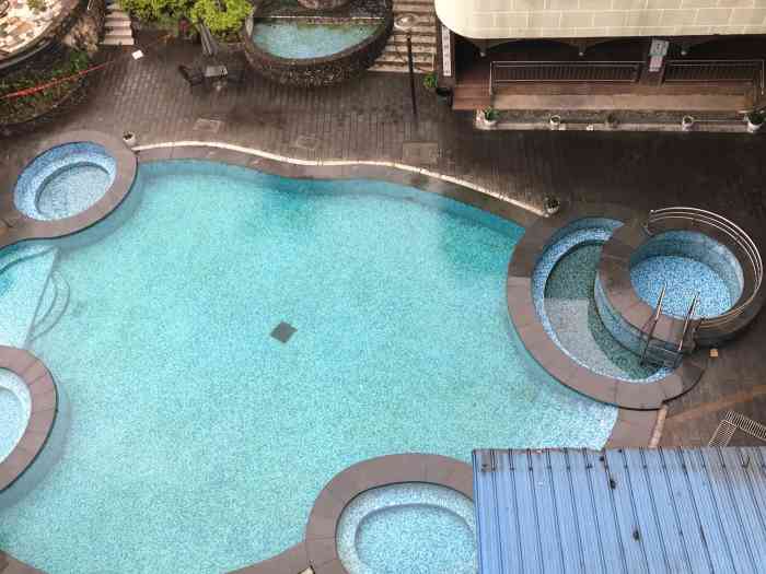 华馨温泉酒店-"环境一般,住宿一般,服务态度意识更一般.