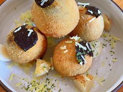 -Chom Cafe and Restaurant