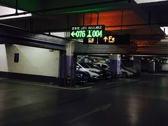 -光谷世界城-停车场