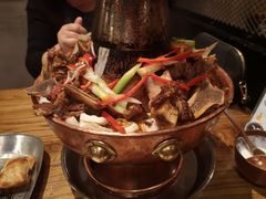 羊蝎子火锅-阿里家·新疆烤肉酒場 by MIG