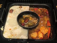 -老牌坊云南鱼豆花火锅(哈西万达店)