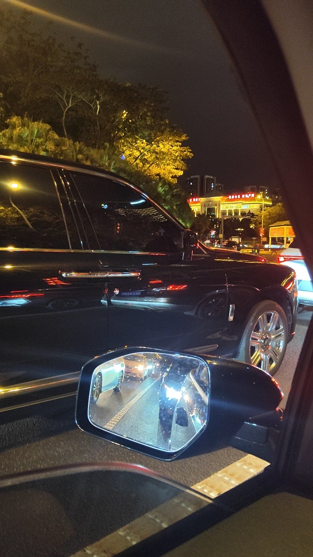 夜晚驾车的快乐时光