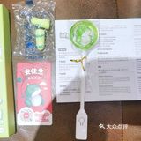 按下开关，声音在口腔里产生共鸣