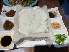-95号酱骨·一块豆腐(展春园西路店)