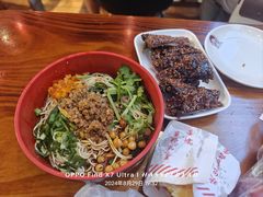 -爆炸头阿姨小四川正宗川味小吃(无任何分店)