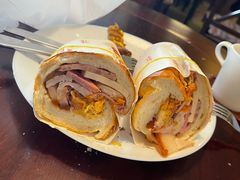 -Bánh Mì Huynh Hoa