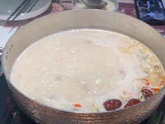 -洪氏嗨捞·广东猪肚鸡·椰子鸡火锅(西咸万象城店)
