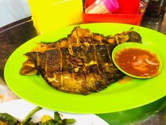 -明记烧鱼美味店