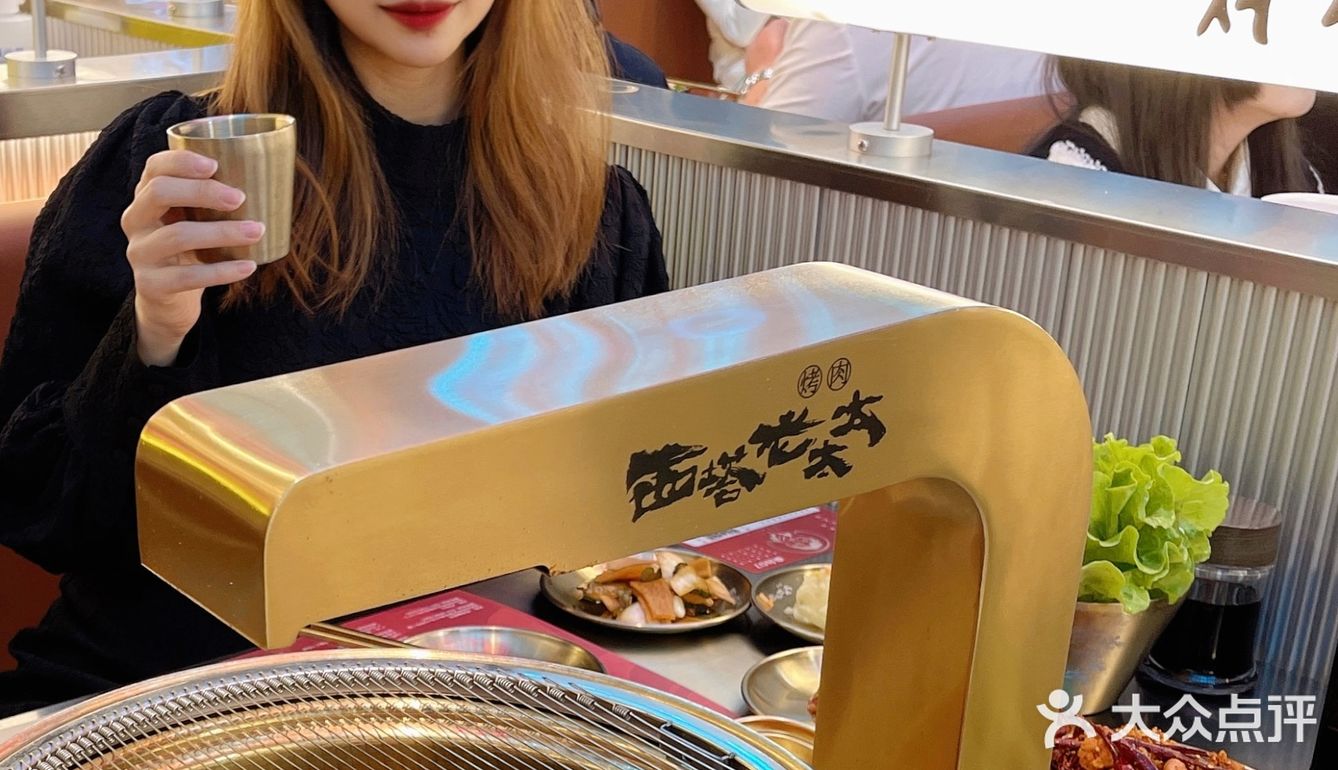 泥炉烤肉界的杠把子，其实是个沈阳老太太？[胜利]