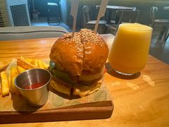 -三勾JJJ Burger&Coffee(梅溪湖店)