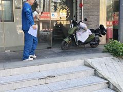 -伟伟宠物医院·CT影像中心·瑞派犬猫综合性门诊(汉口总院)