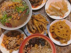 -爆炸头阿姨小四川正宗川味小吃(无任何分店)