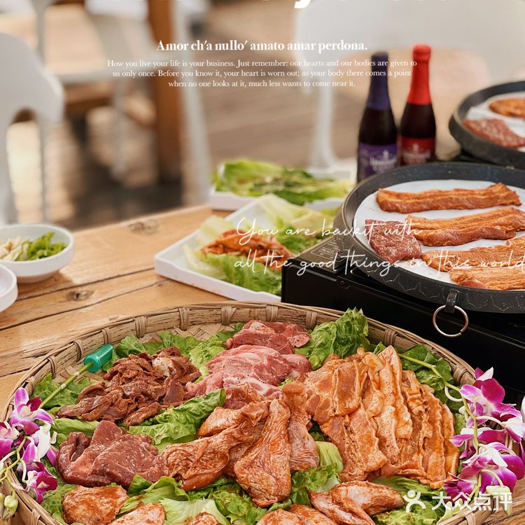 在花园里吃烤肉是一种什么体验呢⁉️  