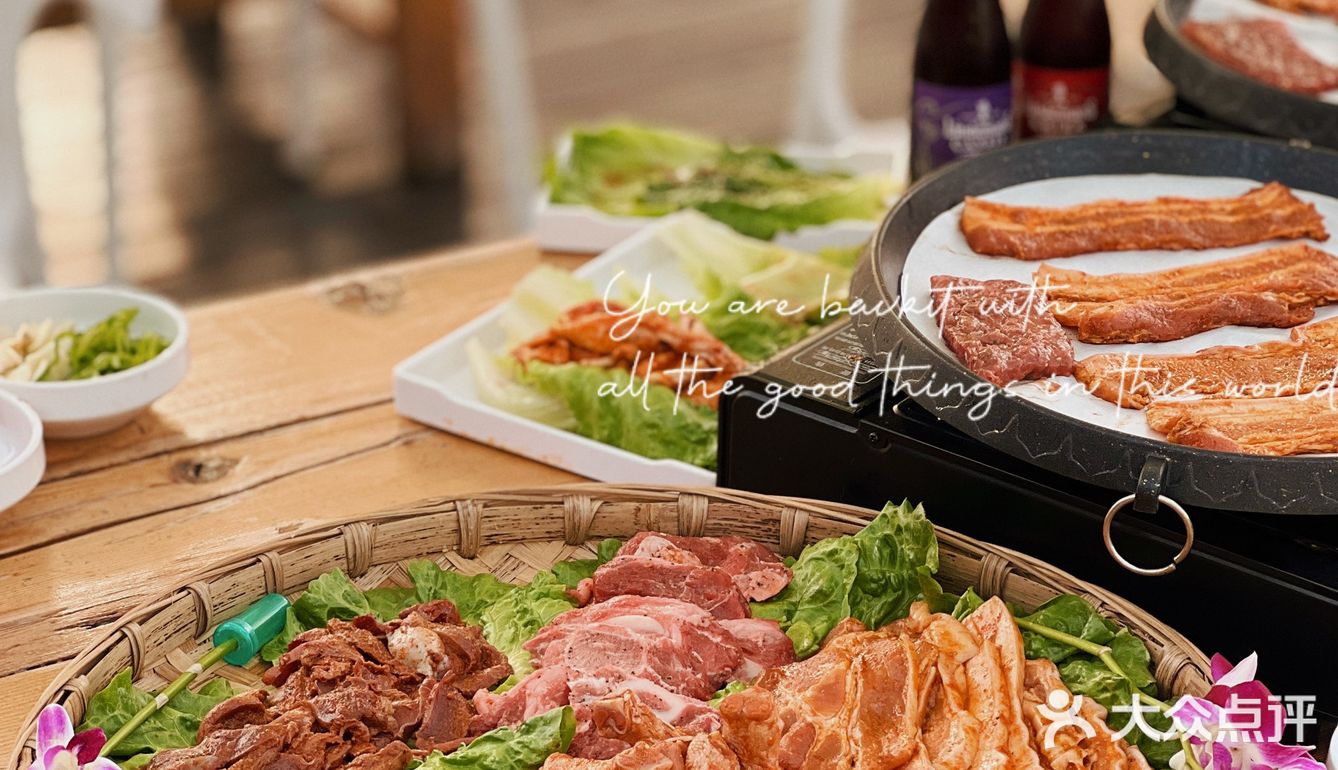 在花园里吃烤肉是一种什么体验呢⁉️  