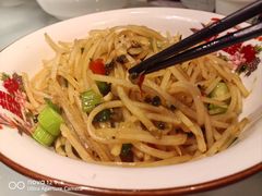 -费大厨辣椒炒肉(高铁吾悦广场店)