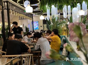 我和我朋友都很喜欢东南亚风格的餐厅，很喜欢