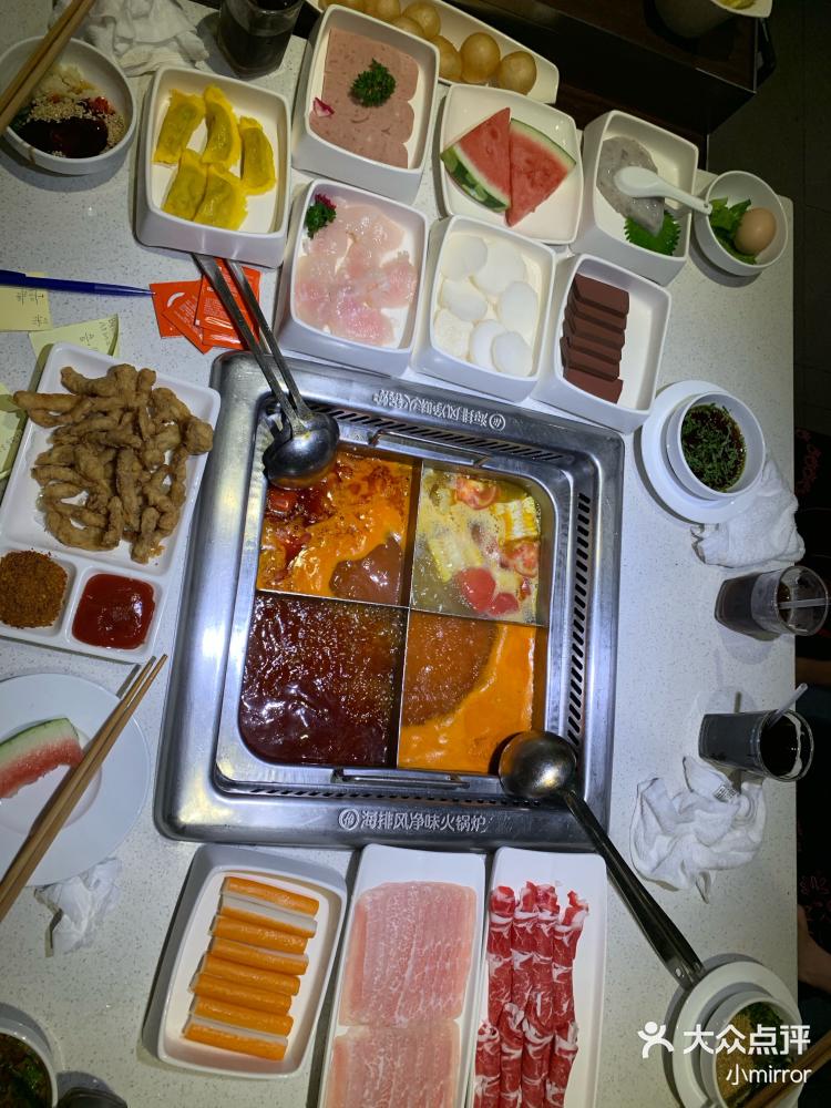 家是开的比较久的一家了,各方面服务都比较成熟,虽说海底捞服务都很好