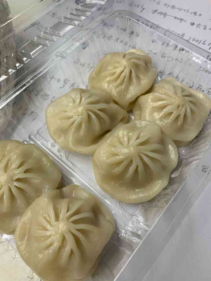 突然想吃个小笼包于是第一次点了粥宫壹号的外卖送餐速度很快赞南翔