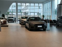 -上海冠松华奥奥迪4S店(张江店)