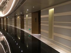 -上海滴水湖皇冠假日酒店