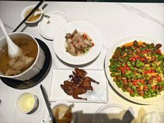 手撕乳鸽-琬苑鸽庄·川粤融合菜(解放碑总店)