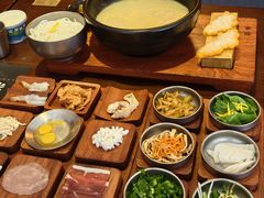 -银米·云南传统过桥米线(双廊黑金冠店)