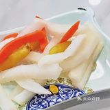 一碗能吃到两种口味的鸳鸯牛肉面还挺新奇的