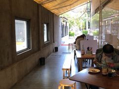 靠窗位-沪西老弄堂面馆(定西路店)