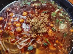 -爆炸头阿姨小四川正宗川味小吃(无任何分店)