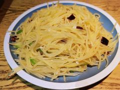 酸辣土豆丝-大哈福烧烤·海鲜·家常菜(延安三路店)