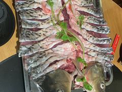 涮鱼片-果松木炭酸菜铜火锅·外婆参鸡汤