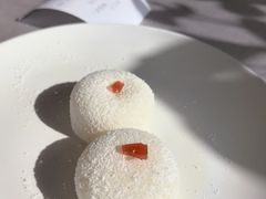 椰蓉奶油球-马凯餐厅(长椿街店)
