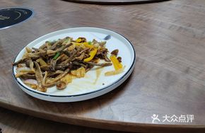 Bamboo Shoot Mushroom Stir-fried with Clams