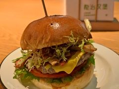蘑菇培根牛肉堡-龙治汉堡(中华城店)