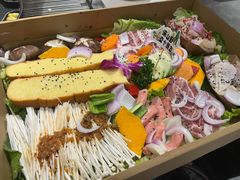 -山野的朋友露营炭火烤肉