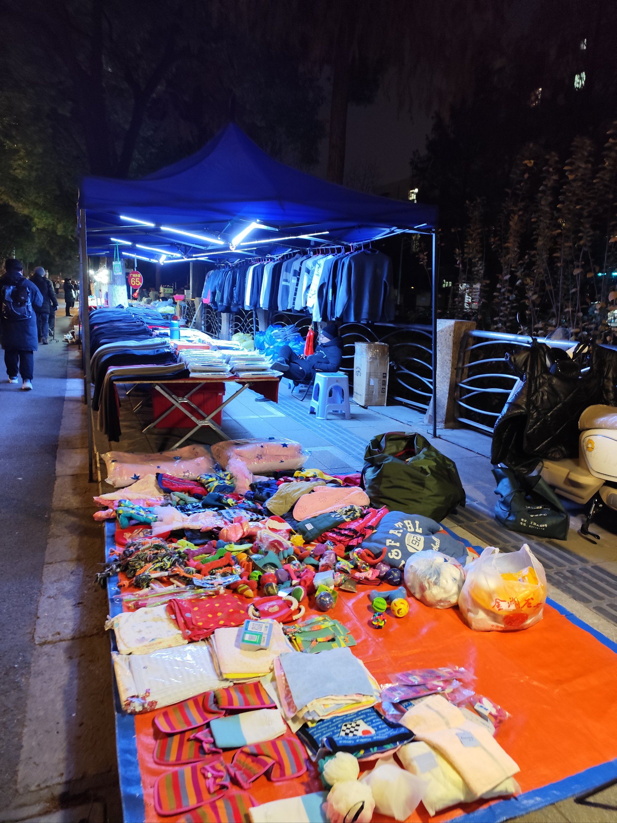 夜市探秘记 走走停停