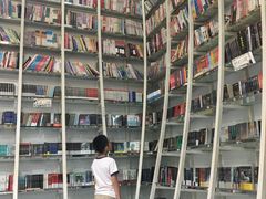 -钟书阁(松江泰晤士小镇店)