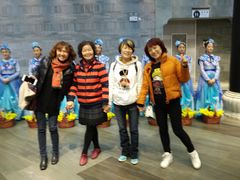 与演员一起合影-婺源梦里老家大型山水实景演出