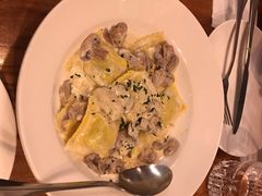 意式菠菜芝士饺配奶油蘑菇酱-La Tavernetta(Bar à Vin)(乌鲁木齐路店)