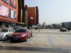 -世纪金源购物中心东区-停车场