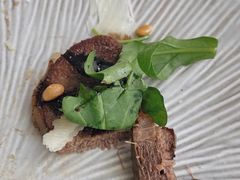 慢煮牛舌配芝麻菜和陈年黑醋汁-IL Forno 意坊·意大利餐厅(花园店)