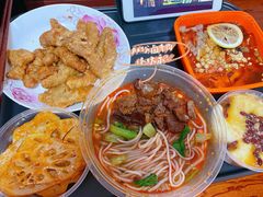 -爆炸头阿姨小四川正宗川味小吃(无任何分店)